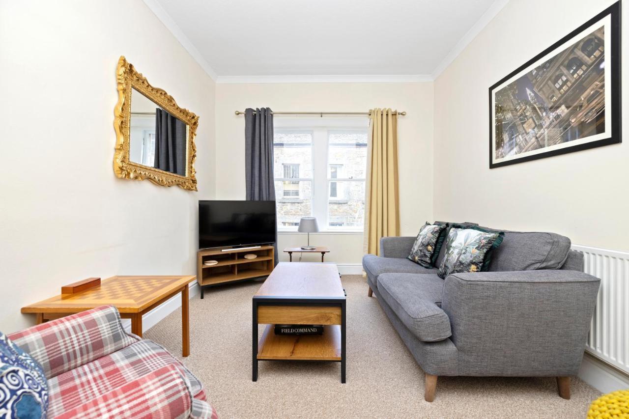Appartamento Joivy Modern Flat On Rose Street Edimburgo Esterno foto