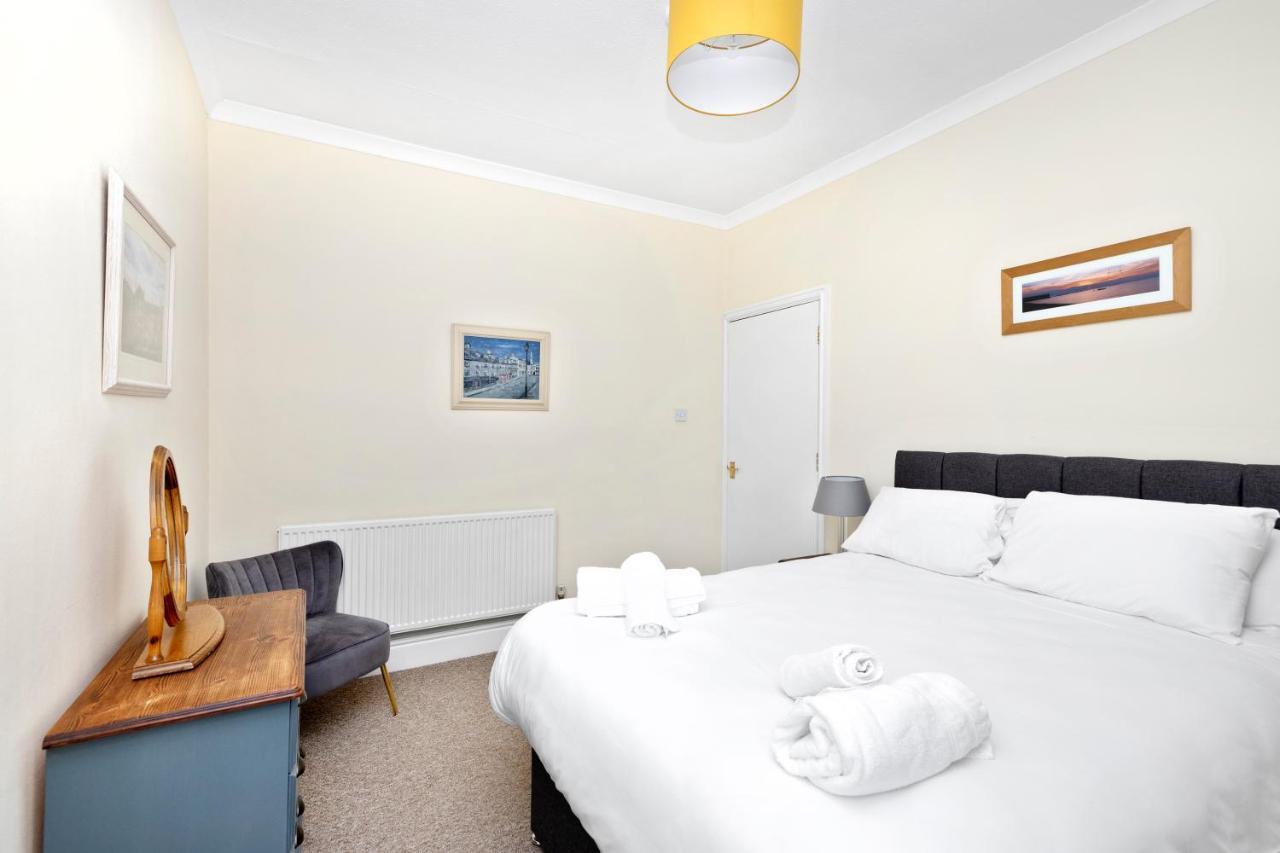 Appartamento Joivy Modern Flat On Rose Street Edimburgo Esterno foto