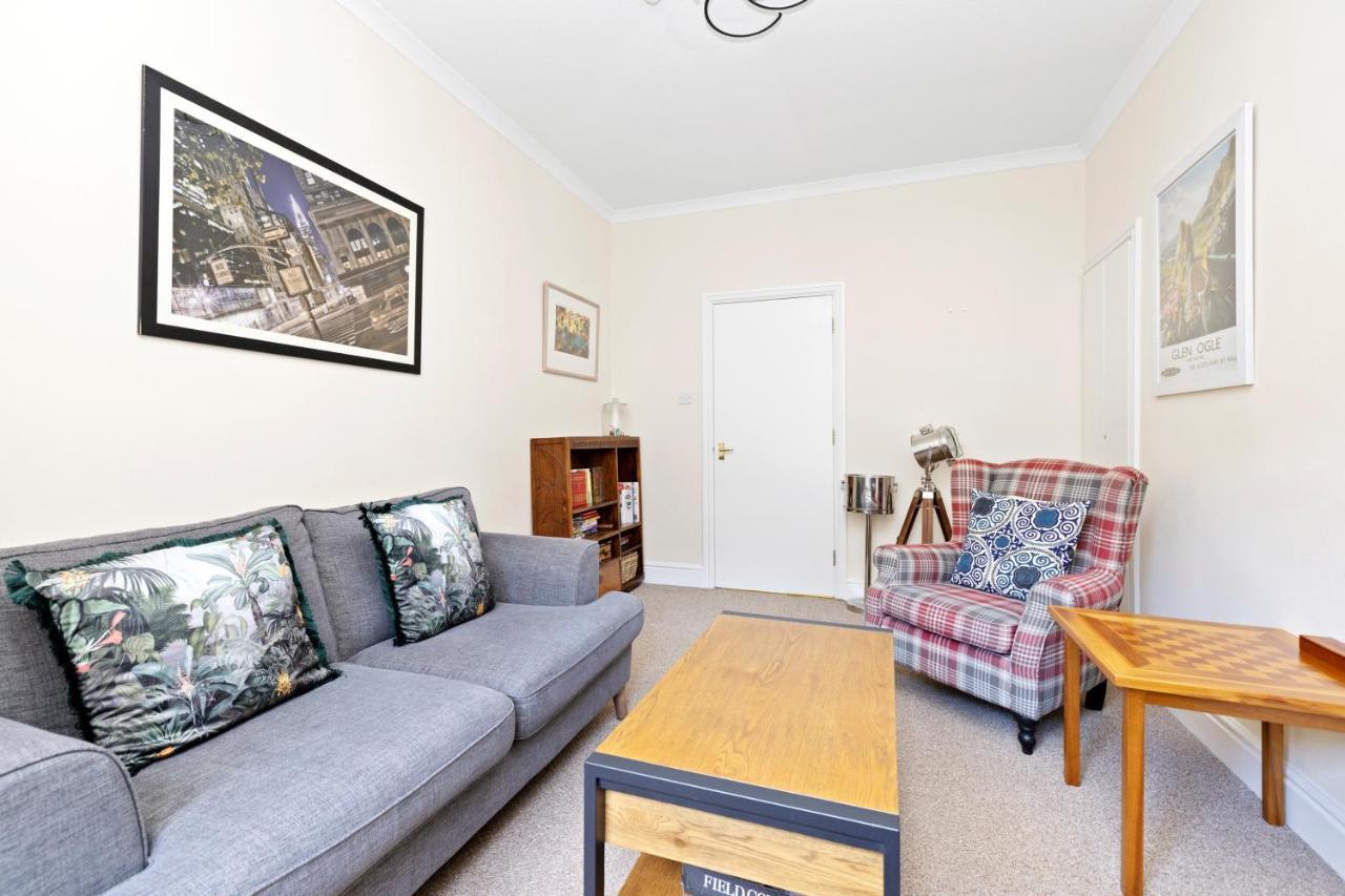 Appartamento Joivy Modern Flat On Rose Street Edimburgo Esterno foto