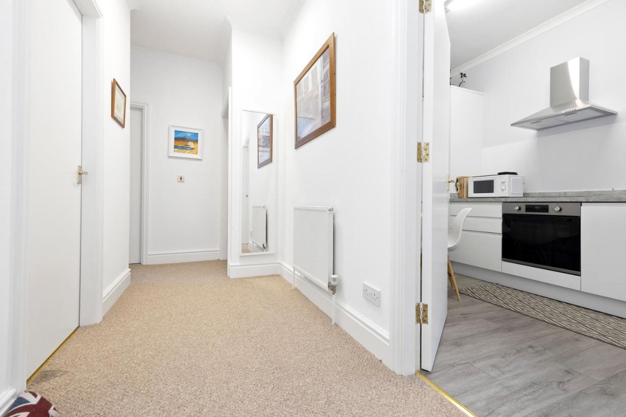 Appartamento Joivy Modern Flat On Rose Street Edimburgo Esterno foto