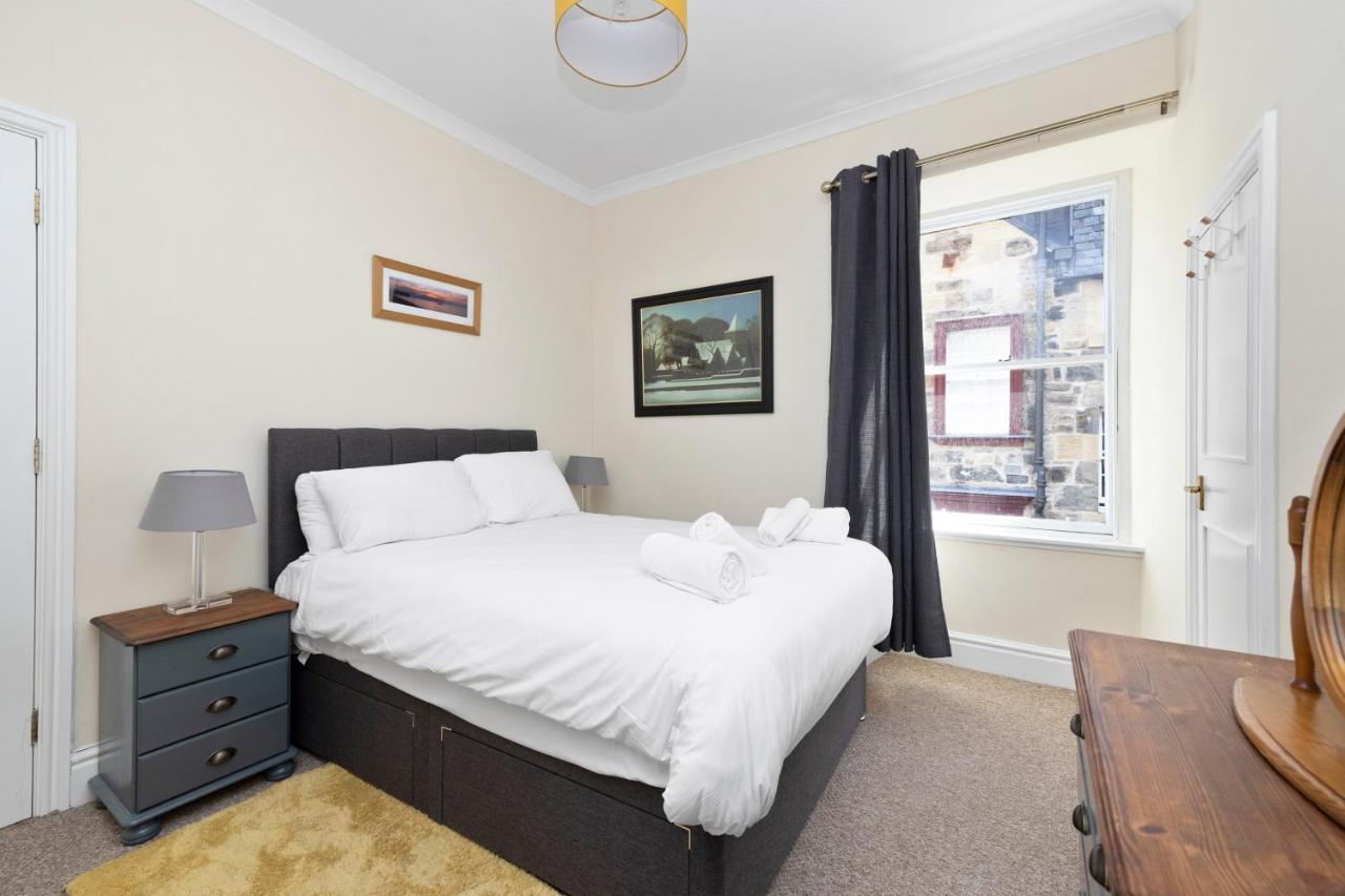 Appartamento Joivy Modern Flat On Rose Street Edimburgo Esterno foto