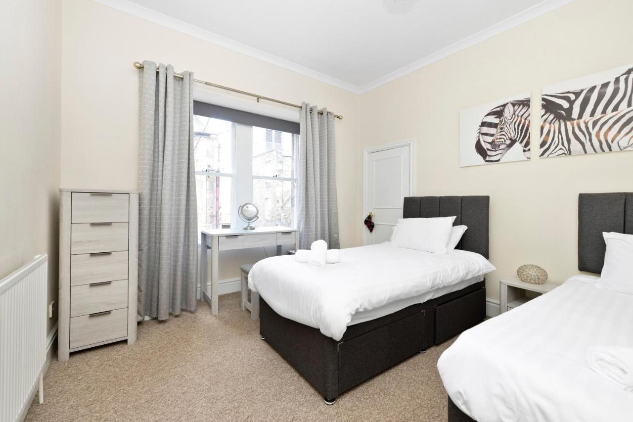 Appartamento Joivy Modern Flat On Rose Street Edimburgo Esterno foto