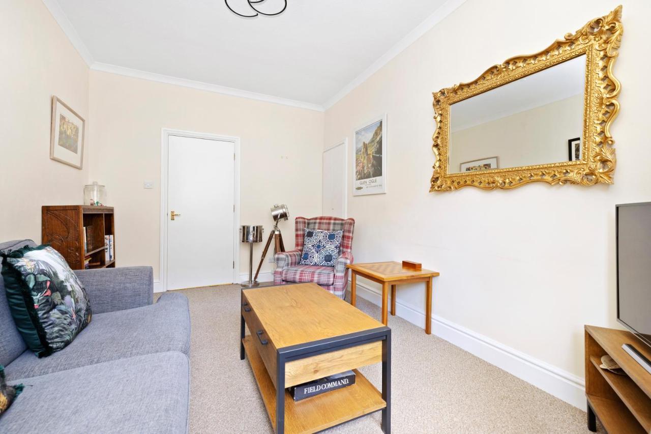 Appartamento Joivy Modern Flat On Rose Street Edimburgo Esterno foto