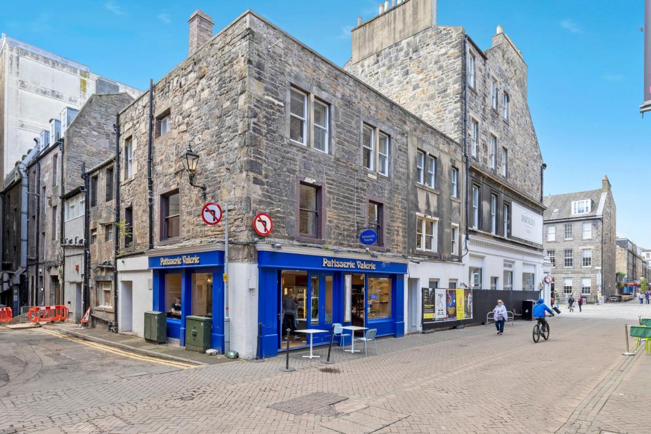 Appartamento Joivy Modern Flat On Rose Street Edimburgo Esterno foto