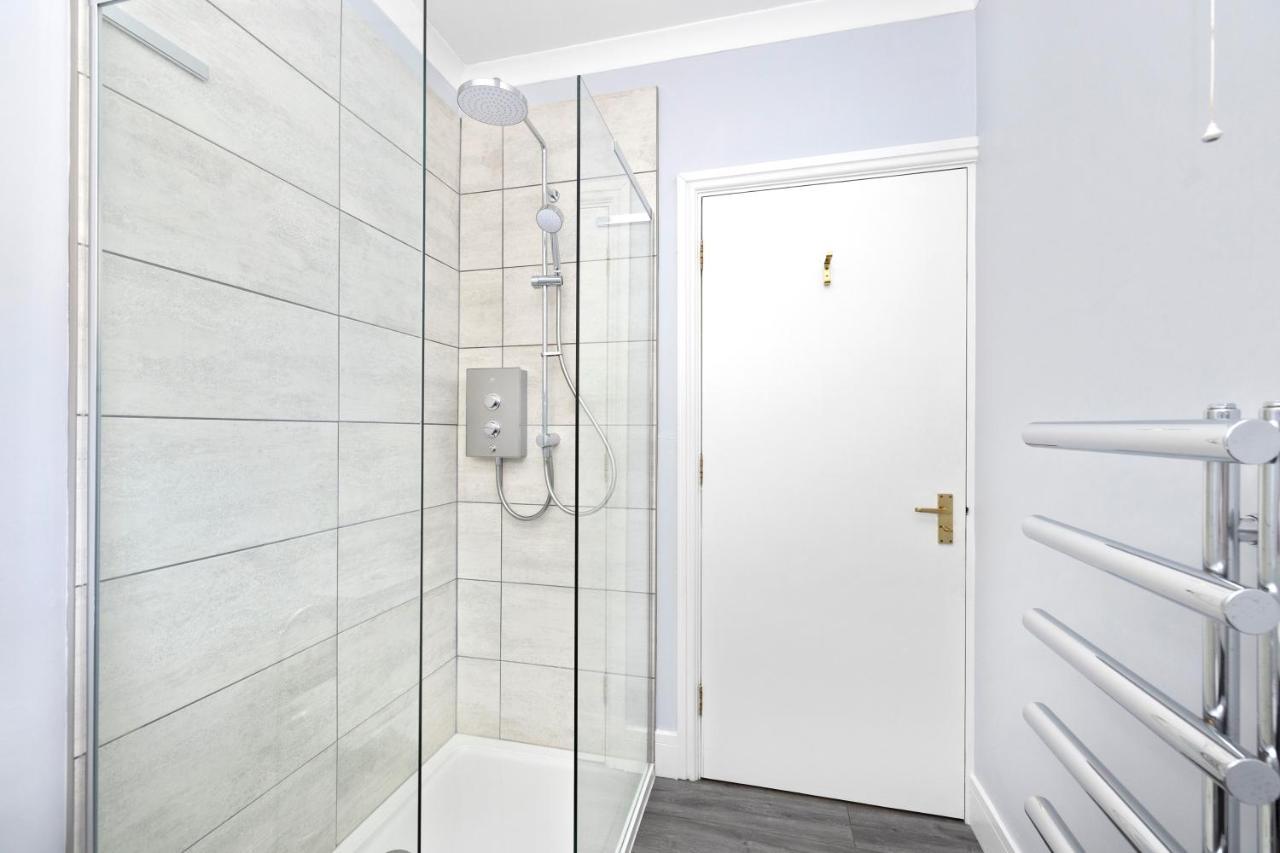 Appartamento Joivy Modern Flat On Rose Street Edimburgo Esterno foto