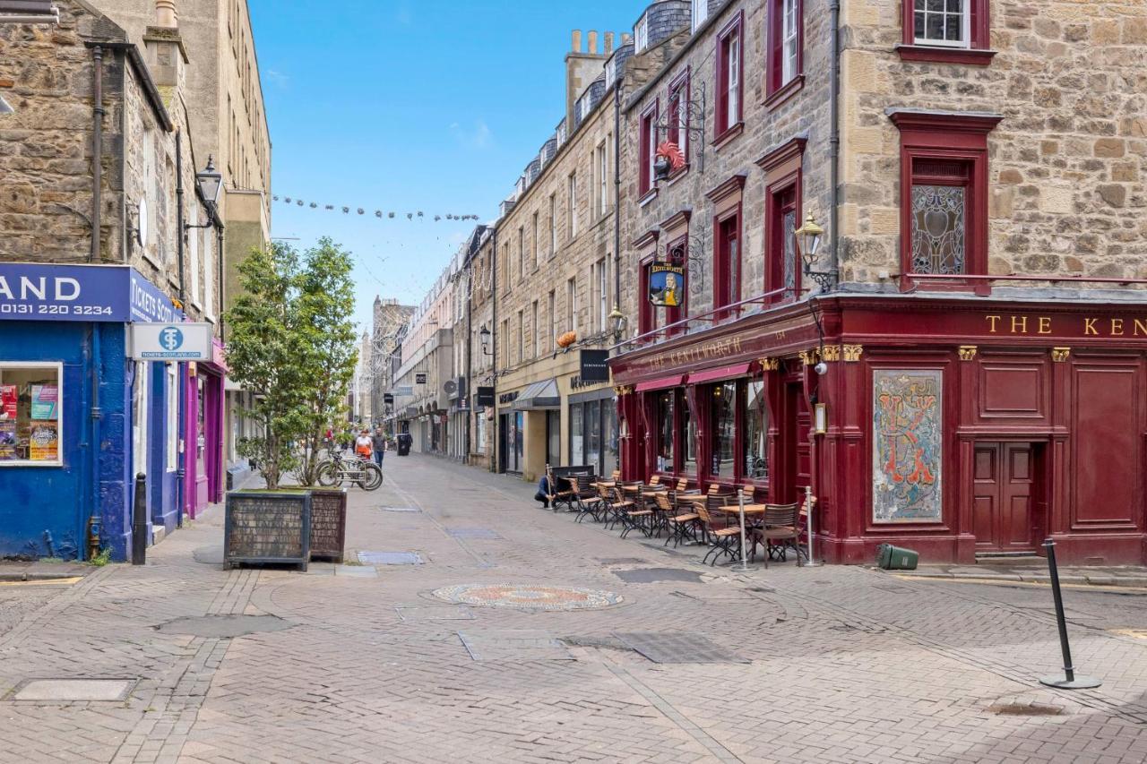 Appartamento Joivy Modern Flat On Rose Street Edimburgo Esterno foto