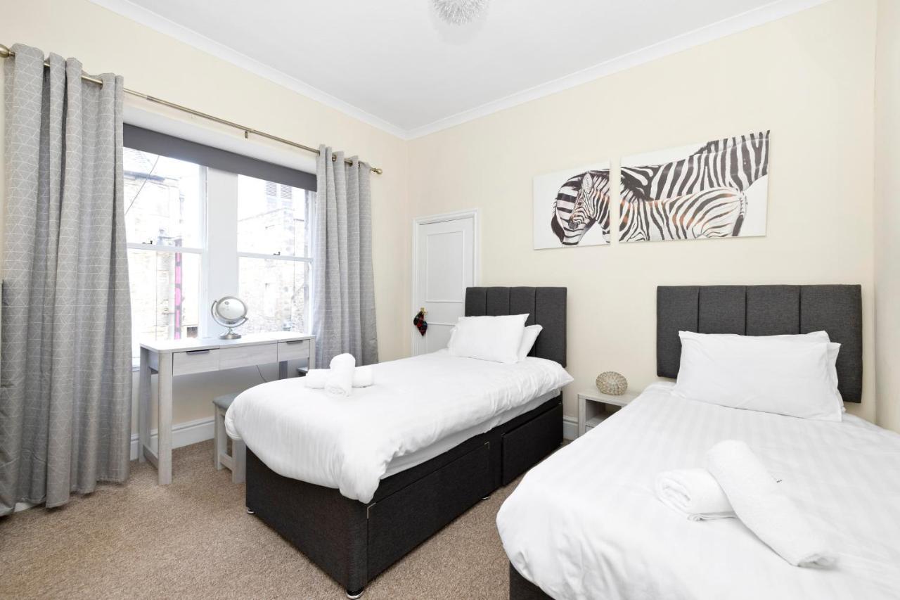 Appartamento Joivy Modern Flat On Rose Street Edimburgo Esterno foto