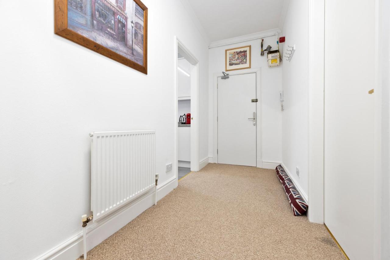 Appartamento Joivy Modern Flat On Rose Street Edimburgo Esterno foto